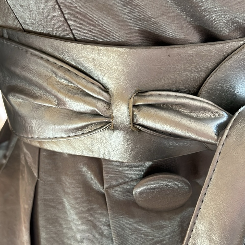 Fashion tomorrow Sliver Metallic Button up trench Coat w/1/4”sleeves & Belt - Picture 6 of 11